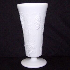 VTG Indiana Glass "Colony Harvest" Milk Glass Vase